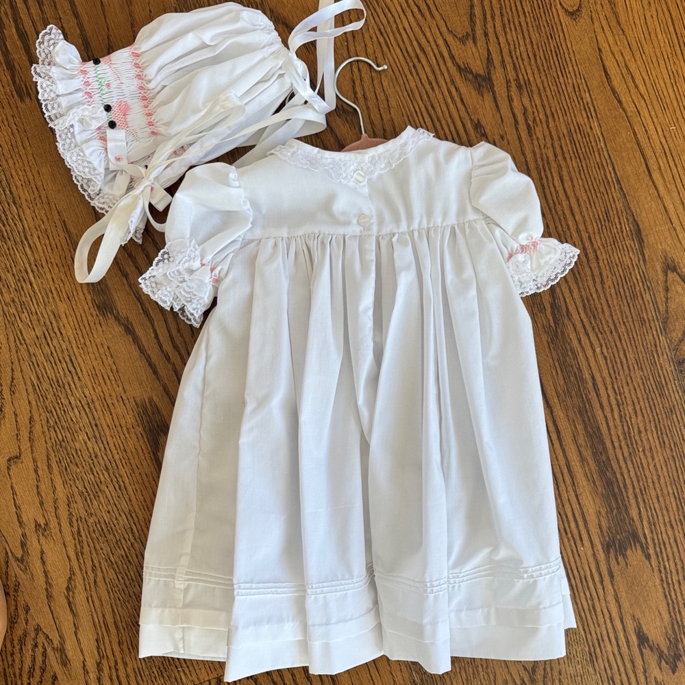 Smocked Baby Dress with Bonnet Carriage Big Sister - Picture 2 of 2